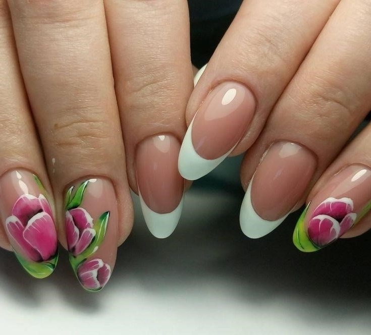 Весенний маникюр 2022 тюльпаны. Весенний френч. Ногти с цветочками. Дизайн ногтей фото март