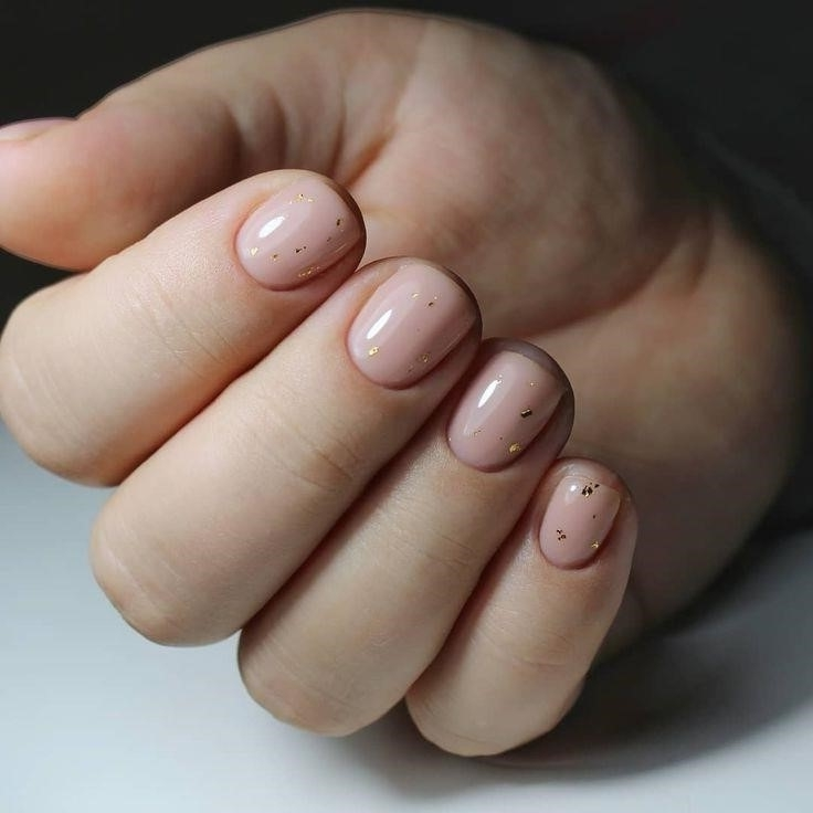 Фото матового маникюра на короткие ногти