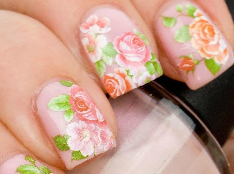 Дизайн ногтей розы. Маникюр с цветами. Ногти с цветочками. Розы на ногтях. Маникюр с розами.
