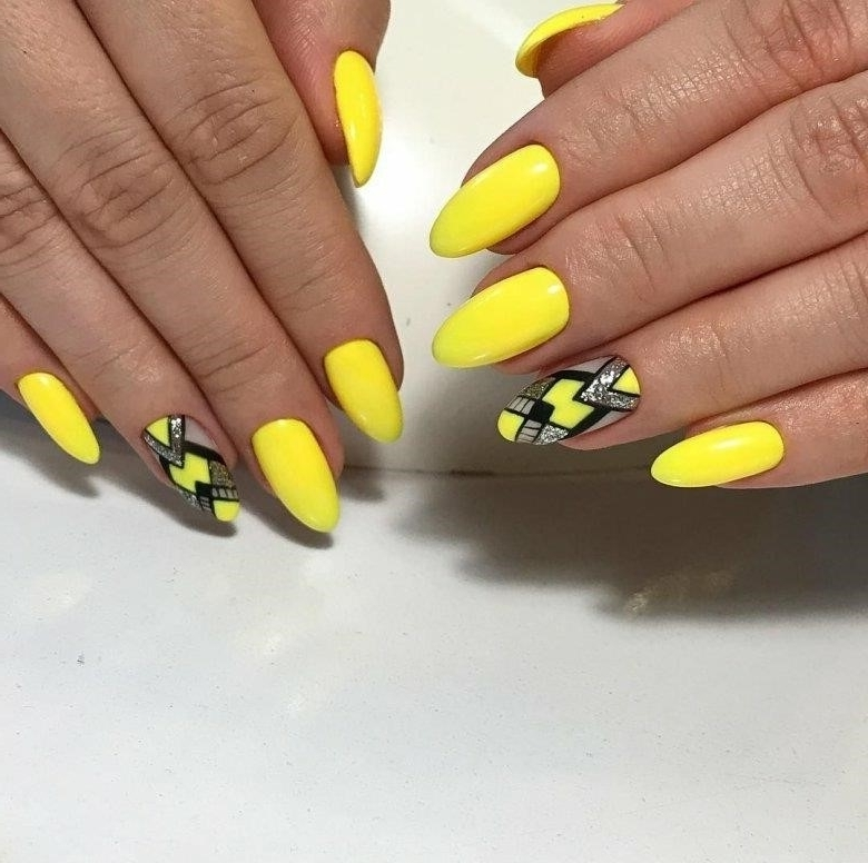 Простой Желтый Дизайн Ногтей