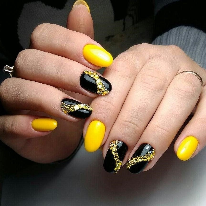 Маникюр черный с желтым фото на длинные ногти