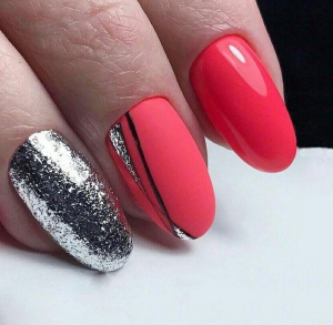 Дизайн красных ногтей с серебром фото